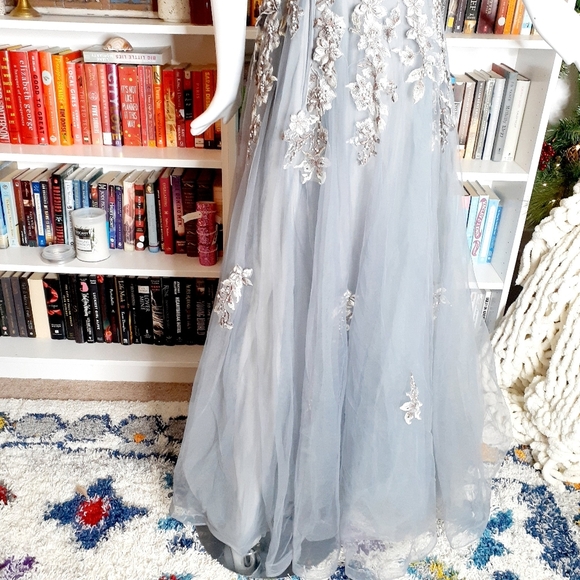 NEW LA FEMME Embroidered & Beaded Ballgown Z55 - Picture 9 of 12